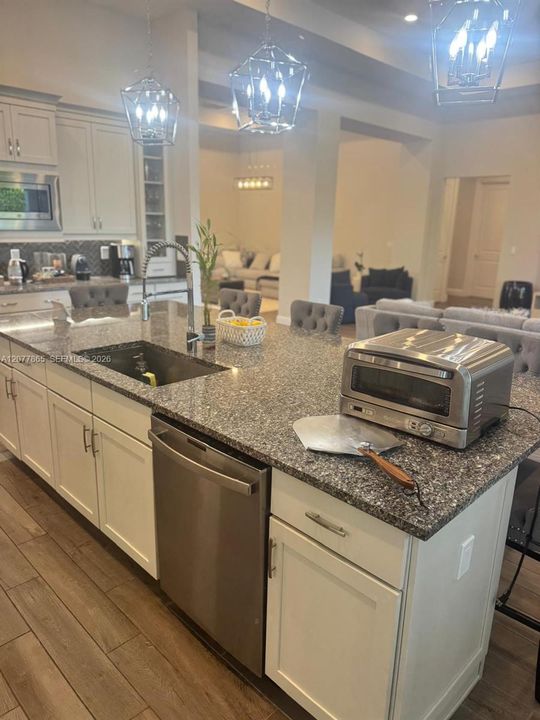 En Venta: $1,375,000 (4 camas, 3 baños, 3534 Pies cuadrados)
