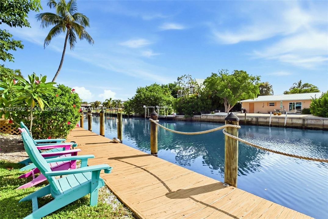 Golden Palms Resort delivers the boating, fishing, sunshine, and relaxed island atmosphere visitors come to Pine Island to experience.