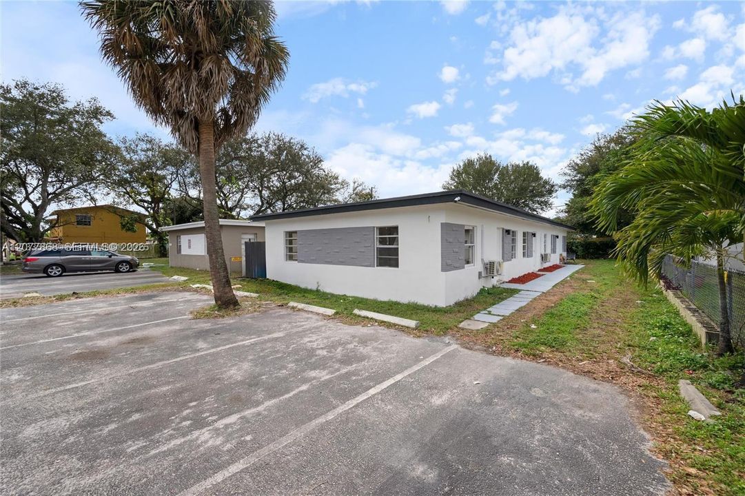En Venta: $799,900 (0 camas, 0 baños, 1988 Pies cuadrados)