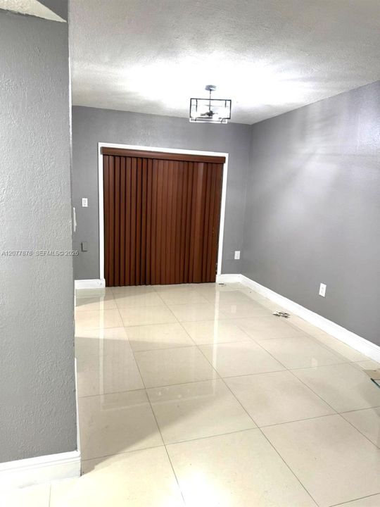 For Rent: $3,100 (3 beds, 1 baths, 847 Square Feet)