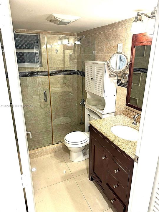 For Rent: $3,100 (3 beds, 1 baths, 847 Square Feet)