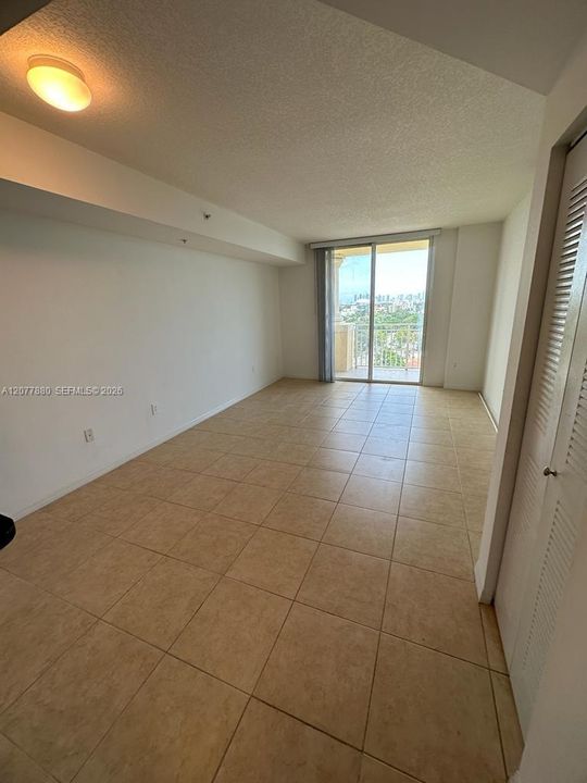 For Rent: $2,395 (1 beds, 1 baths, 729 Square Feet)
