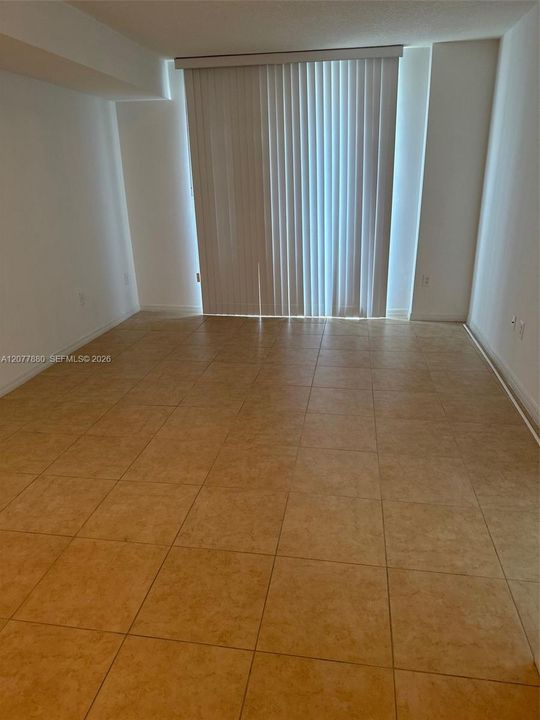 For Rent: $2,395 (1 beds, 1 baths, 729 Square Feet)