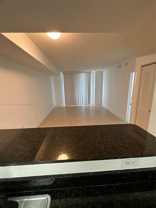 For Rent: $2,395 (1 beds, 1 baths, 729 Square Feet)