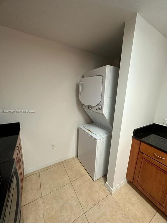 For Rent: $2,395 (1 beds, 1 baths, 729 Square Feet)