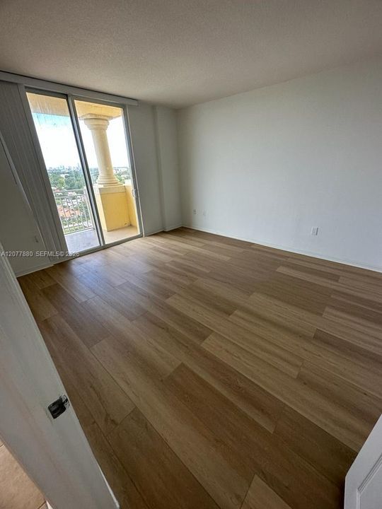 For Rent: $2,395 (1 beds, 1 baths, 729 Square Feet)