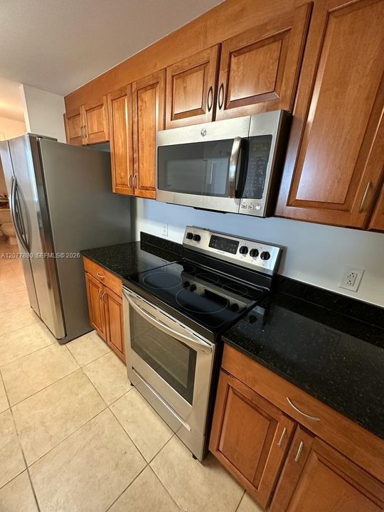 For Rent: $2,395 (1 beds, 1 baths, 729 Square Feet)