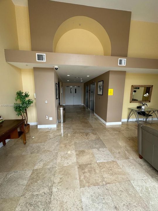 For Rent: $2,395 (1 beds, 1 baths, 729 Square Feet)