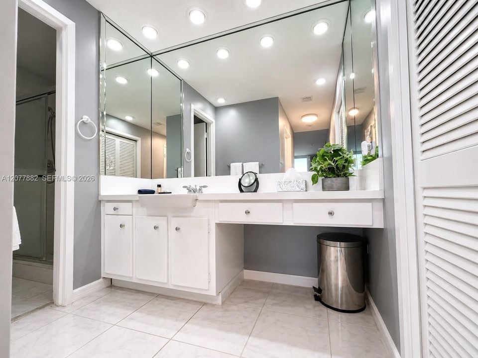 For Rent: $4,500 (2 beds, 2 baths, 1090 Square Feet)