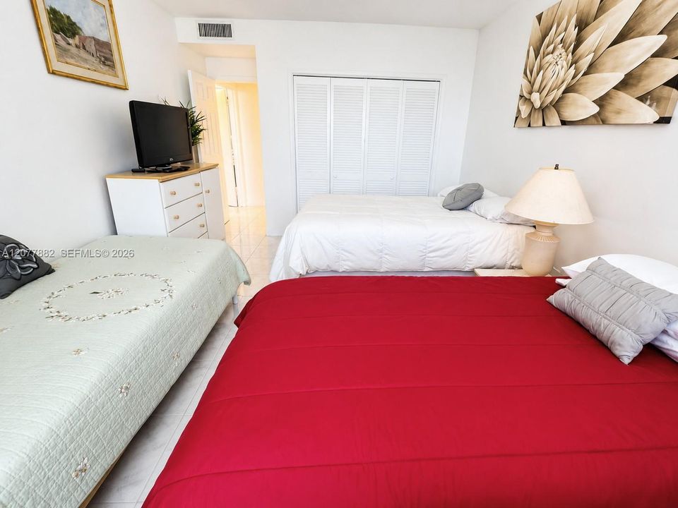 For Rent: $4,500 (2 beds, 2 baths, 1090 Square Feet)