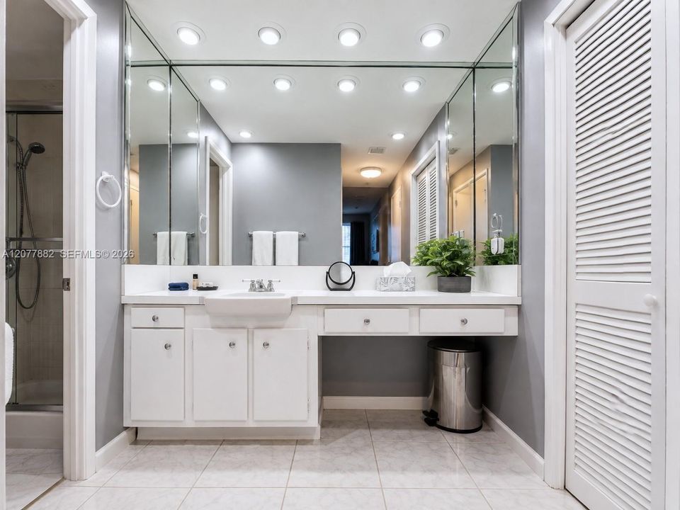 For Rent: $4,500 (2 beds, 2 baths, 1090 Square Feet)