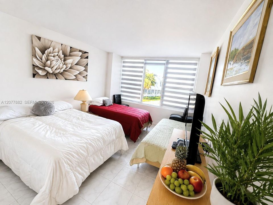 For Rent: $4,500 (2 beds, 2 baths, 1090 Square Feet)