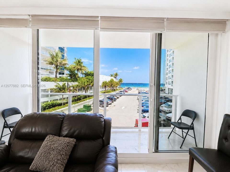 For Rent: $4,500 (2 beds, 2 baths, 1090 Square Feet)