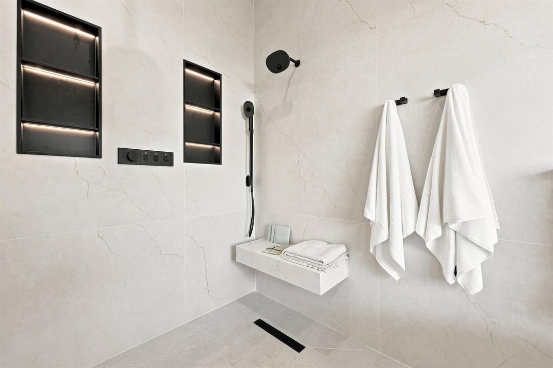 primary wet room