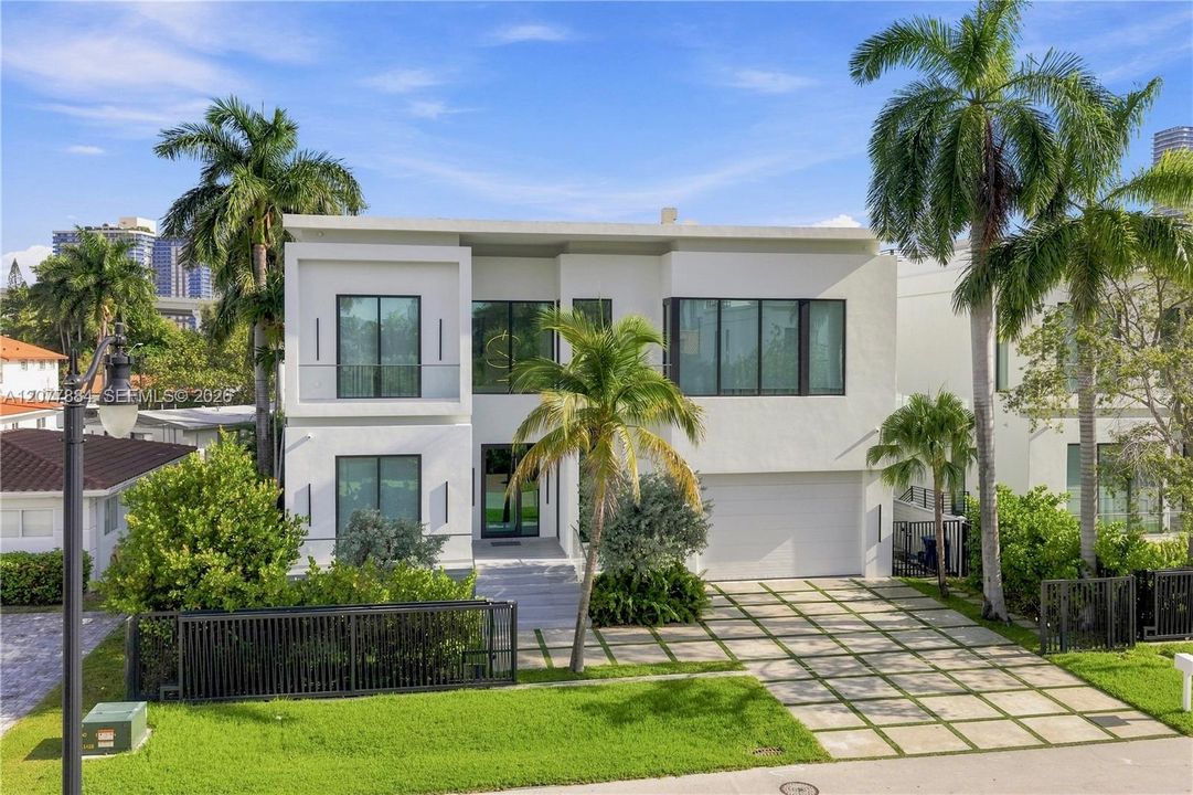 For Rent: $37,000 (6 beds, 6 baths, 5036 Square Feet)