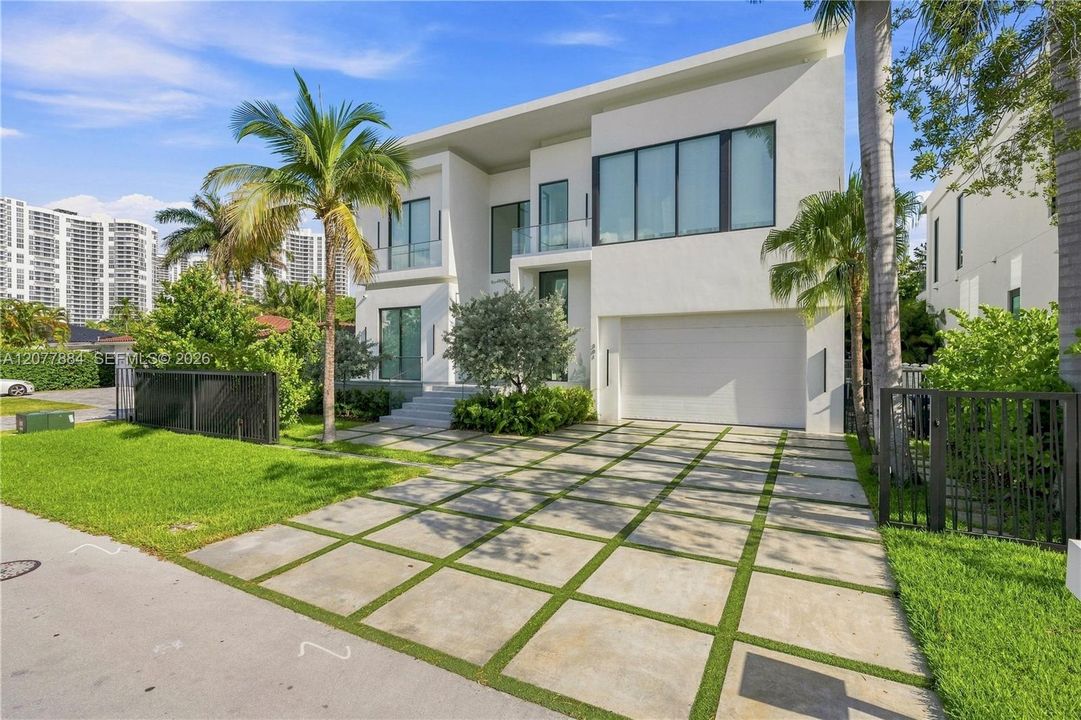 For Rent: $37,000 (6 beds, 6 baths, 5036 Square Feet)