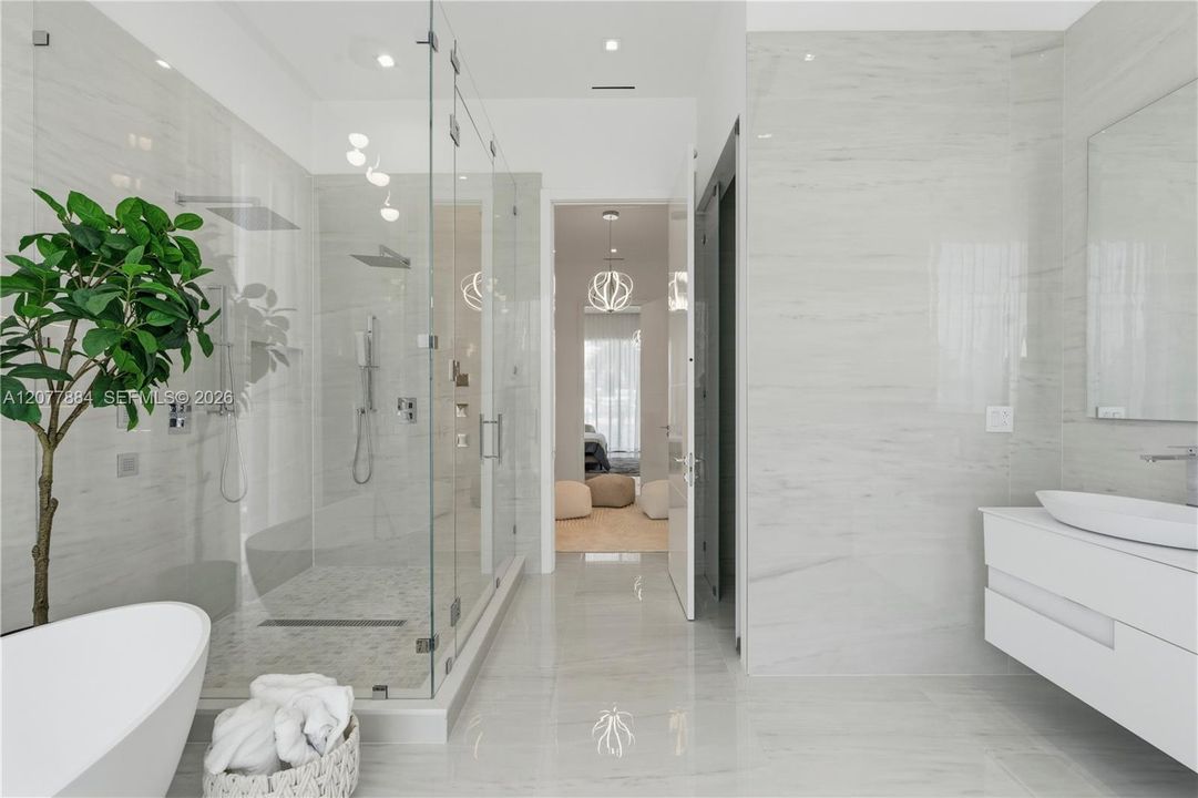For Rent: $37,000 (6 beds, 6 baths, 5036 Square Feet)