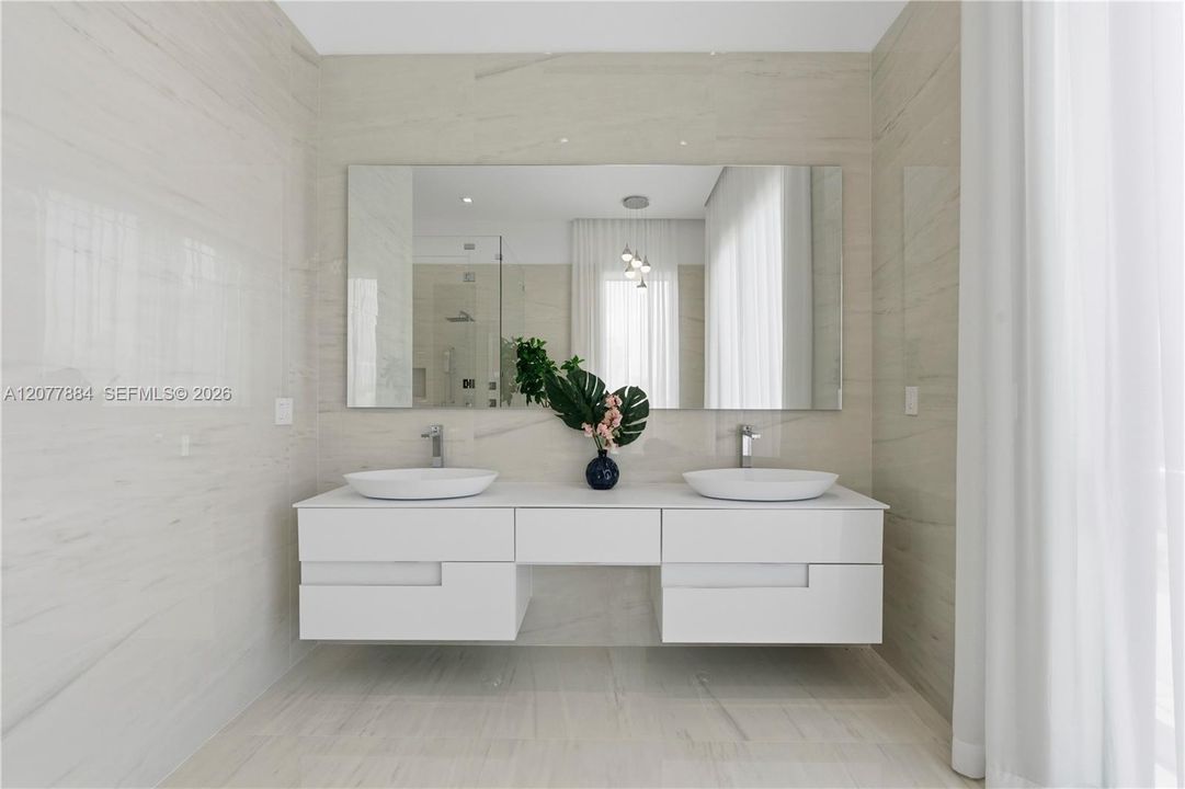For Rent: $37,000 (6 beds, 6 baths, 5036 Square Feet)