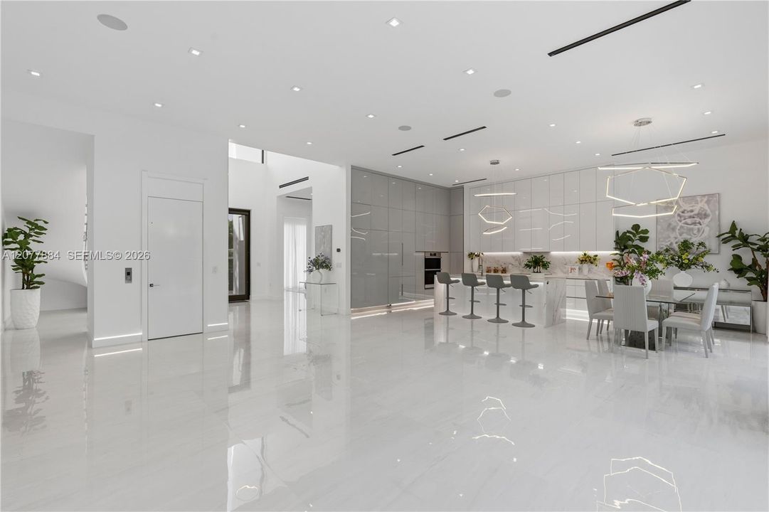 For Rent: $37,000 (6 beds, 6 baths, 5036 Square Feet)