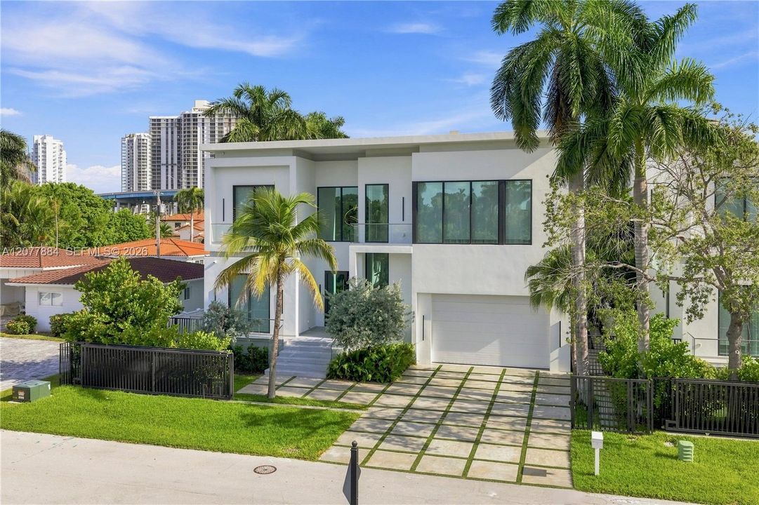 For Rent: $37,000 (6 beds, 6 baths, 5036 Square Feet)
