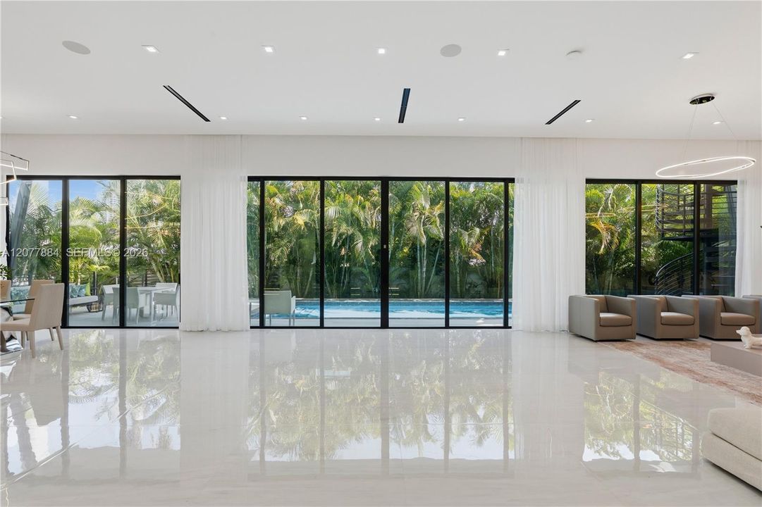 For Rent: $37,000 (6 beds, 6 baths, 5036 Square Feet)
