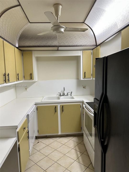 For Rent: $1,675 (1 beds, 1 baths, 870 Square Feet)