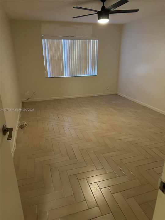 For Rent: $1,675 (1 beds, 1 baths, 870 Square Feet)
