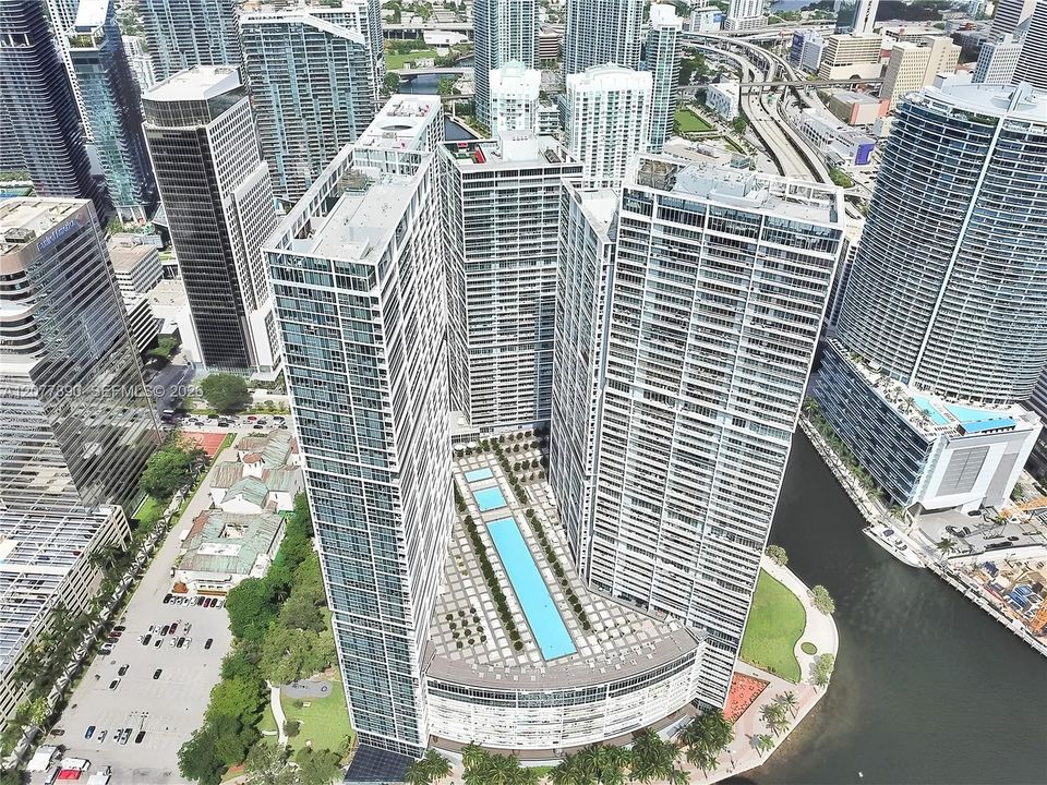 For Rent: $3,700 (1 beds, 1 baths, 984 Square Feet)