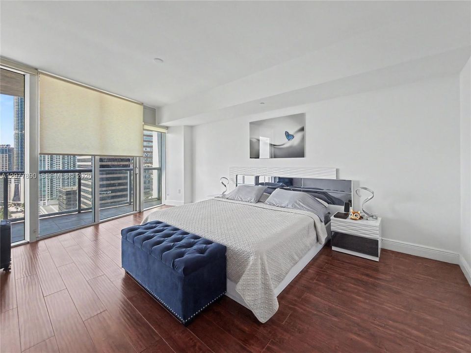 For Rent: $3,700 (1 beds, 1 baths, 984 Square Feet)