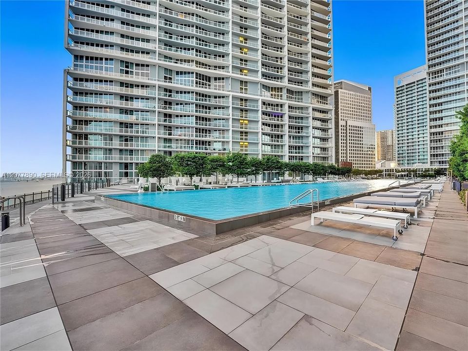 For Rent: $3,700 (1 beds, 1 baths, 984 Square Feet)
