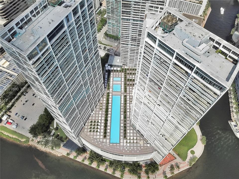 For Rent: $3,700 (1 beds, 1 baths, 984 Square Feet)