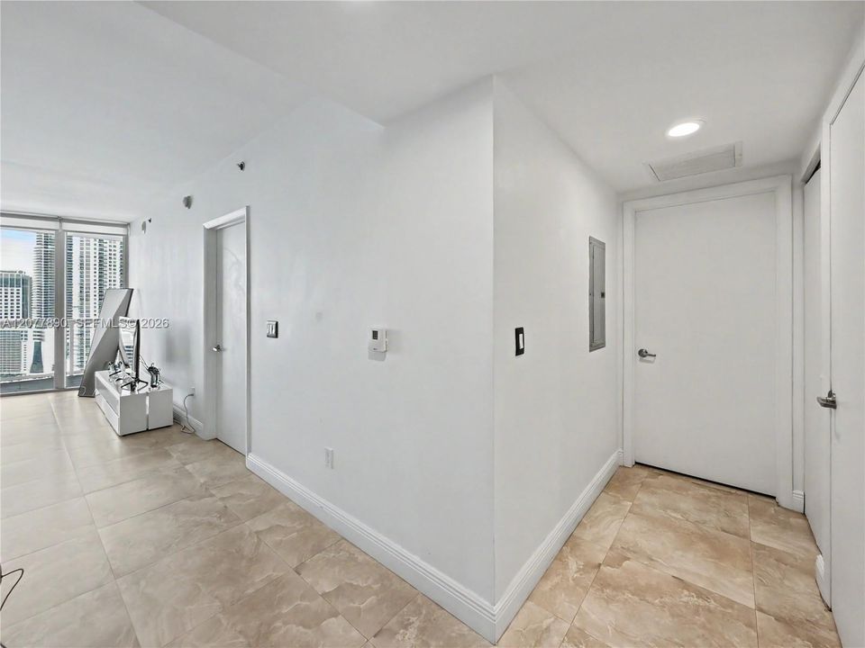 For Rent: $3,700 (1 beds, 1 baths, 984 Square Feet)