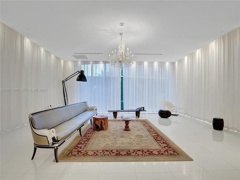 For Rent: $3,700 (1 beds, 1 baths, 984 Square Feet)