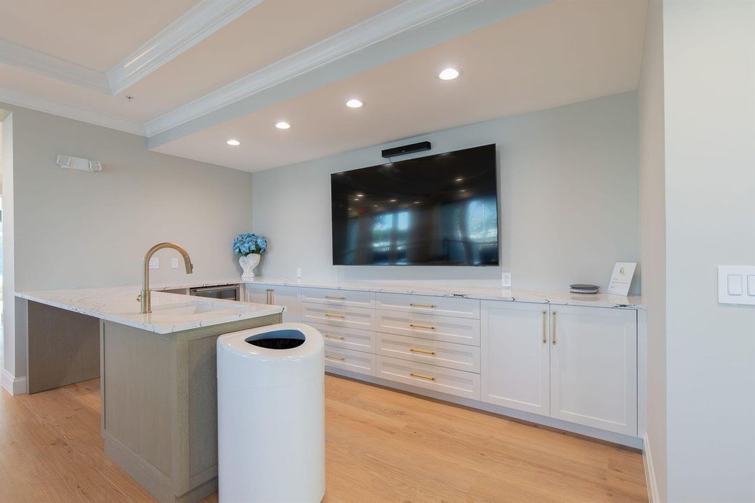 + Moorings Club Room +++