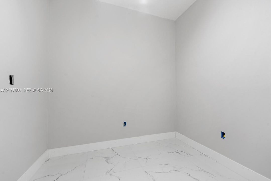 Под контрактом: $685,000 (3 спален, 2 ванн, 1893 Квадратных фут)