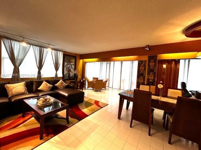 For Sale: $345,000 (2 beds, 2 baths, 1344 Square Feet)