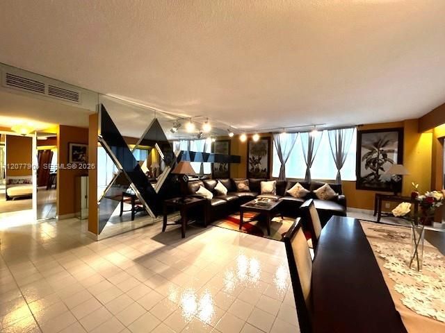 For Sale: $345,000 (2 beds, 2 baths, 1344 Square Feet)