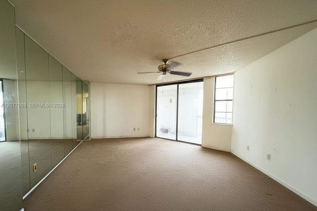 For Sale: $205,000 (2 beds, 2 baths, 1083 Square Feet)
