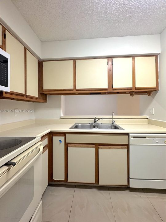 For Rent: $1,500 (1 beds, 1 baths, 813 Square Feet)