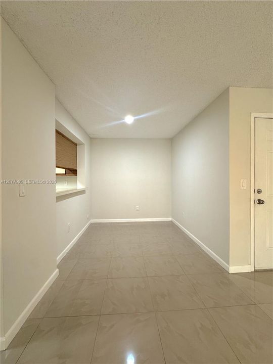 For Rent: $1,500 (1 beds, 1 baths, 813 Square Feet)