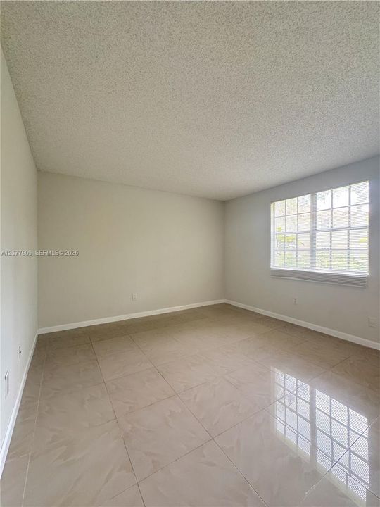 For Rent: $1,500 (1 beds, 1 baths, 813 Square Feet)