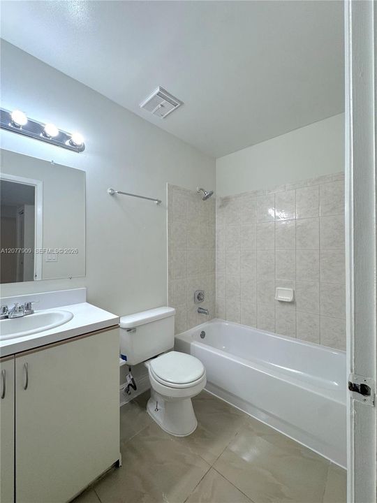 For Rent: $1,500 (1 beds, 1 baths, 813 Square Feet)