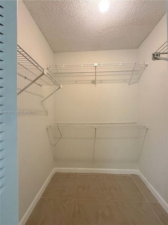 For Rent: $1,500 (1 beds, 1 baths, 813 Square Feet)