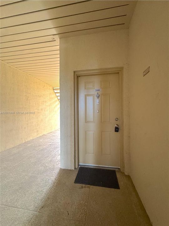 For Rent: $1,500 (1 beds, 1 baths, 813 Square Feet)