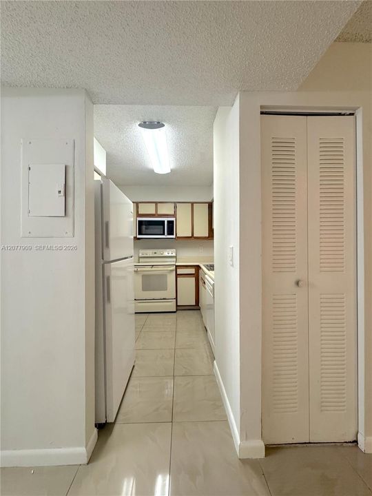 For Rent: $1,500 (1 beds, 1 baths, 813 Square Feet)