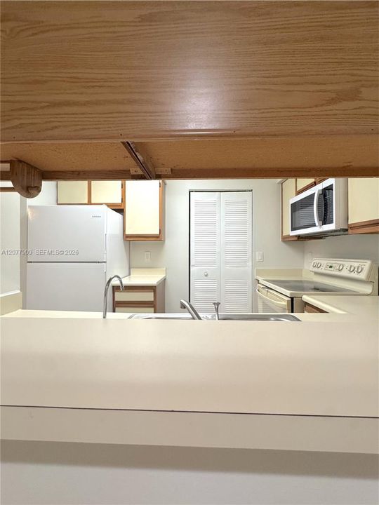 For Rent: $1,500 (1 beds, 1 baths, 813 Square Feet)