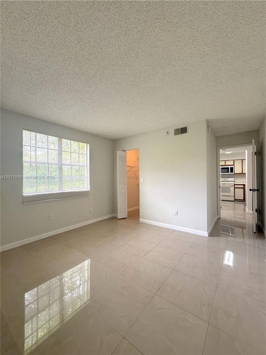 For Rent: $1,500 (1 beds, 1 baths, 813 Square Feet)