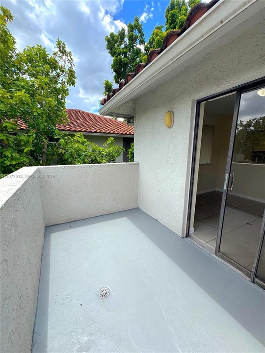 For Rent: $1,850 (2 beds, 2 baths, 910 Square Feet)