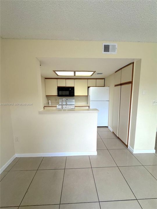 For Rent: $1,850 (2 beds, 2 baths, 910 Square Feet)