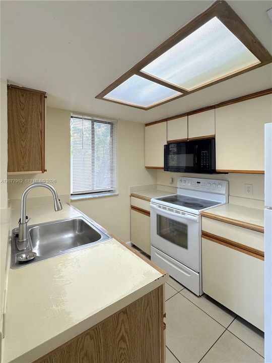 For Rent: $1,850 (2 beds, 2 baths, 910 Square Feet)